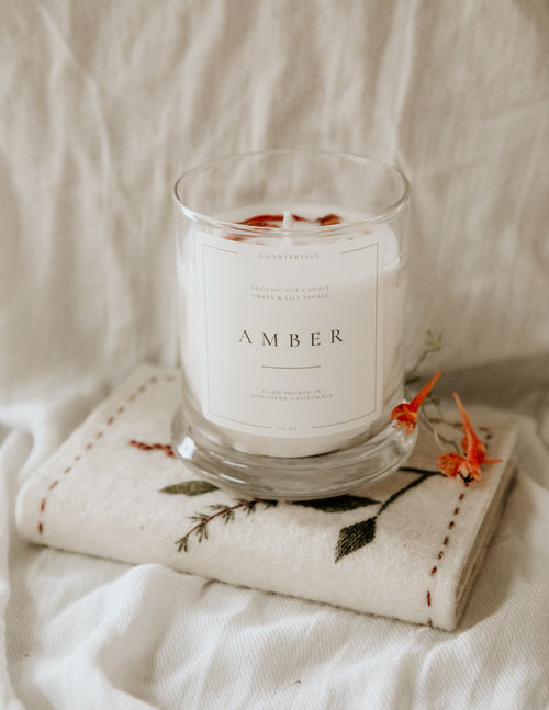 Amber With Dried Lily and Amber Organic Soy Candle 10 oz